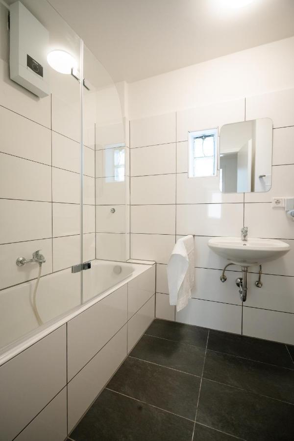 Old Town Apartment 2 Rooms/Baths Dusseldorf Bagian luar foto
